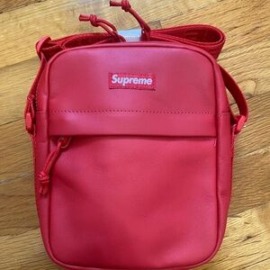 NWT Supreme Leather Shoulder Bag 'Red'